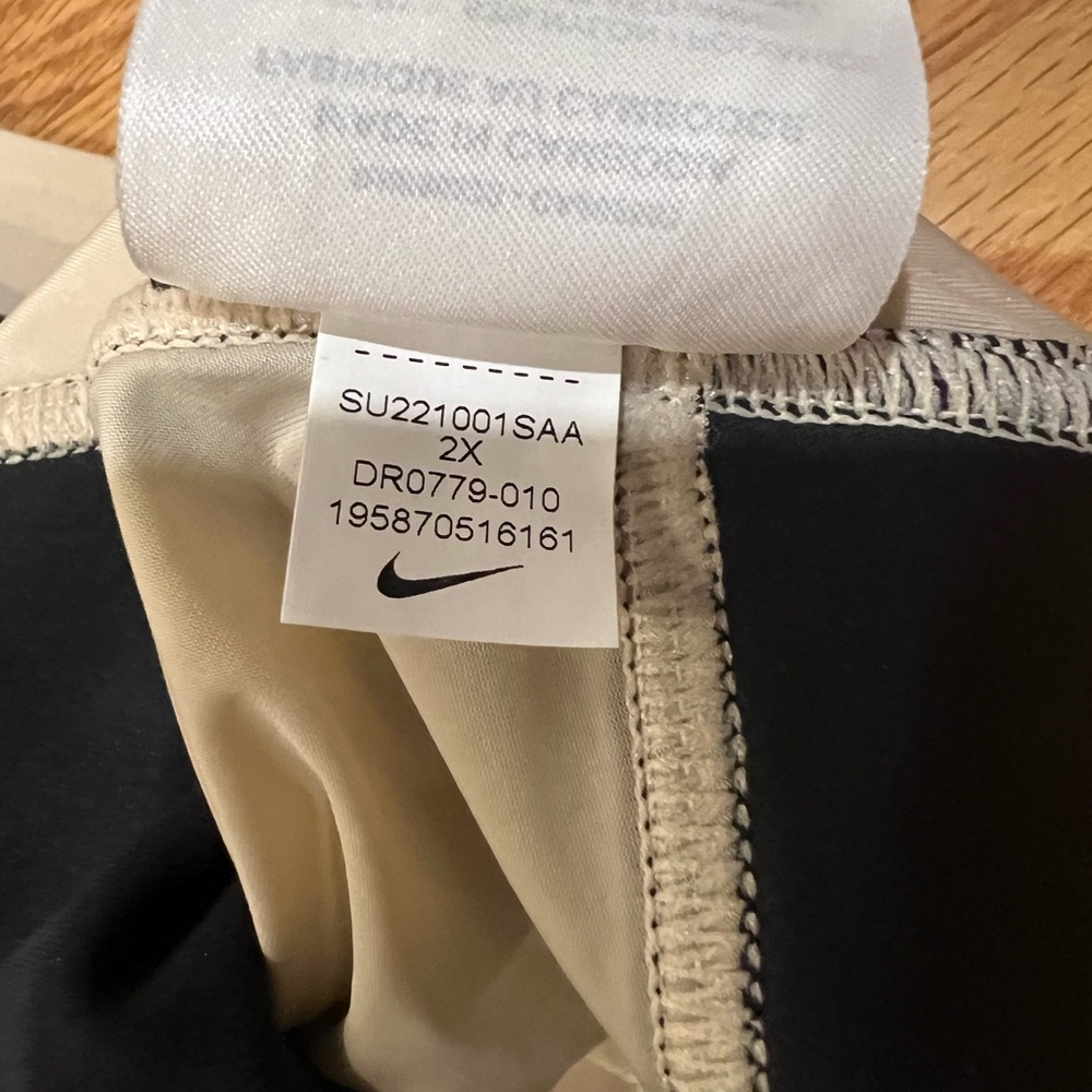 NEW- Nike-Yoga dri-fit luxe crop tank top. Size 2X - Picture 5 of 9